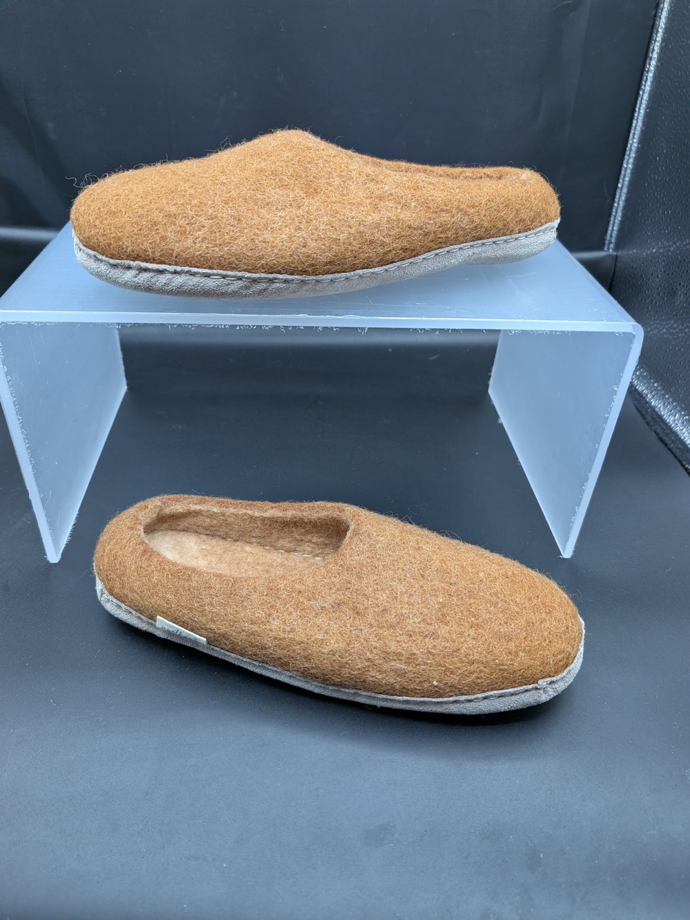 Cozy Women's Merino Wool Slip-On Slippers in Camel NWOT